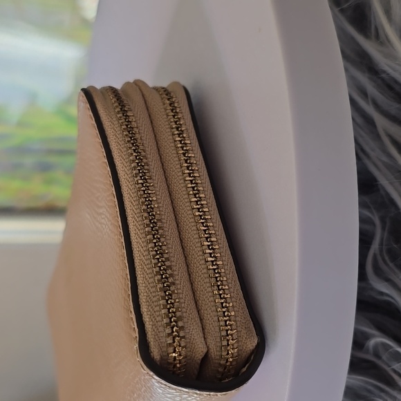 Coach Double Zip Pebbled Leather Wristlet – Light Beige – Gold Hardware - Picture 8 of 12
